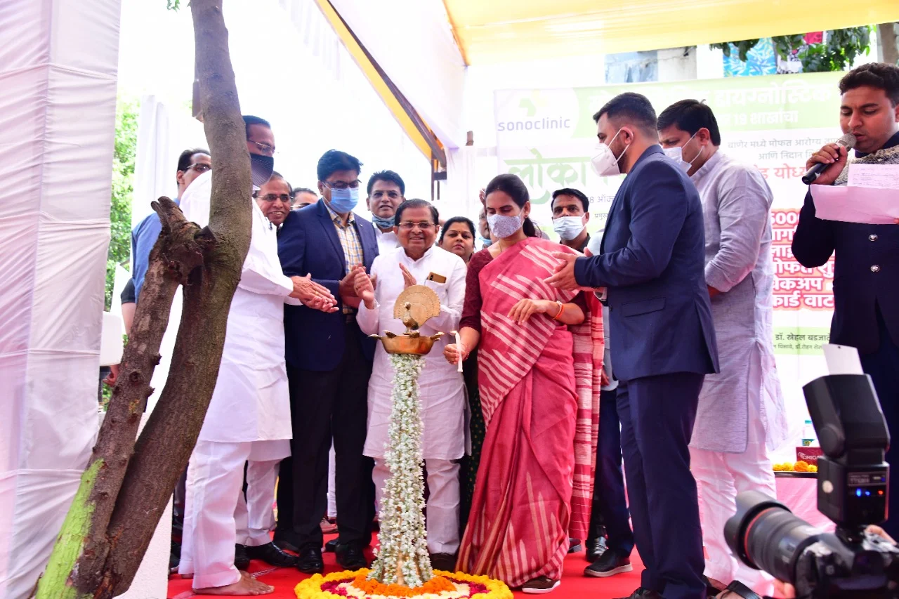 Lamp lighting ceremony at Sonoclinic Keshav Nagar